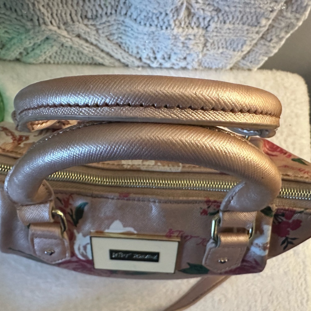 Betsey Johnson XOX Pink with Roses Satchel - Picture 8 of 12